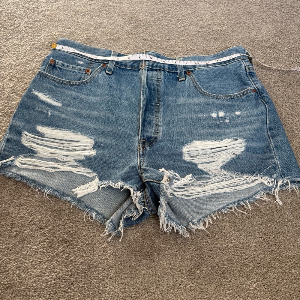 Levi’s 501 Button Fly High-Rise Denim Short W34 Light Wash Distressed Festival - Picture 9 of 15